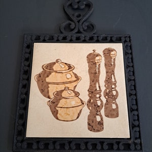 Kitchen trivet or wall hanging