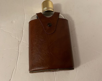 Flask in leather style pouch