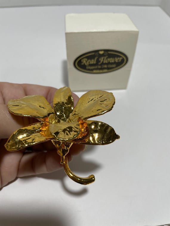 Real flower brooch dipped in 24 K gold, - image 4