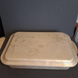 Wilton Perfect Results 13X9 Oblong Cake Pan with Cover