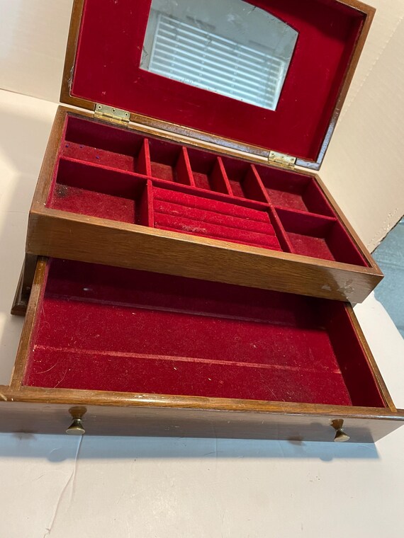 Vintage dresser/jewelry box made in Taiwan - image 2