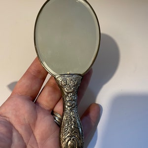 Hand mirror