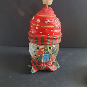 Music box , waterglobe