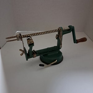 Apple/potato peeler