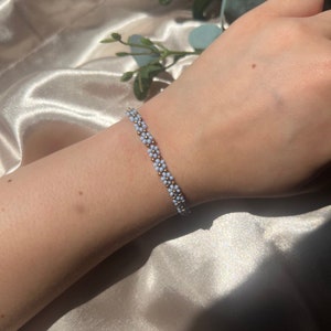 Baby Blue Daisy Bracelet | Daisy bracelet, Beaded bracelet, flower bracelet, dainty bracelet