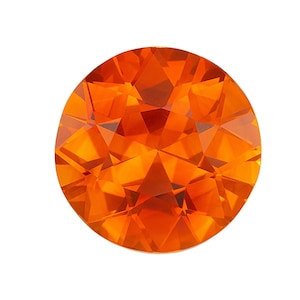 Puede incluir: Una piedra preciosa redonda y naranja con un corte facetado. La piedra preciosa está colocada sobre un fondo blanco.