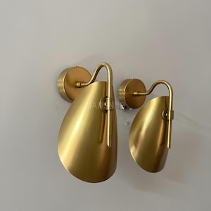 Paire de 2 lumières d'appliques murales incurvées en laiton faites à la main, laiton incurvé, éclairage de maison moderne, décoration d'intérieur, applique murale vintage en laiton