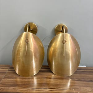 Par med 2 böjda Beetle-skärmar Vintage rå mässing Mid Century Modern Sputnik Stilnovo Beetle vägglampa-vägglampa-juldagen-nyår