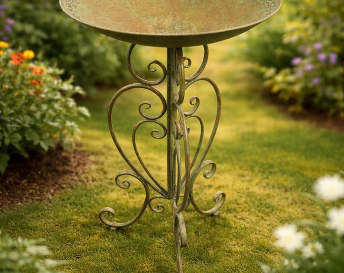Unique Wrought Iron Birdbath: Vintage Style Garden Fountain, Outdoor Bird Feeder