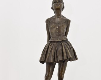 14 歳のダンサーのブロンズ像 – エドガー・ドガ、40 cm