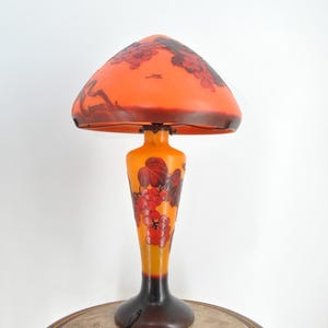 Lampa w limitowanej edycji – Lampa na tablet w stylu Emile&#39;a Gallé z motywami technologii – Szklana lampa stołowa w stylu secesyjnym, prezent w stylu vintage do domu i biura