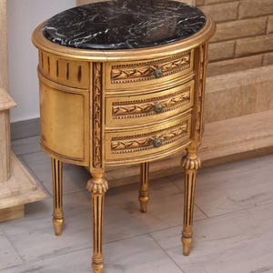 Cómoda dorada de estilo barroco — Madera de haya con cubierta de mármol — 3 cajones — Muebles de inspiración antigua