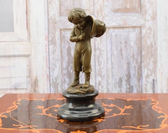 Garçon avec cigarette - Sculpture en bronze sur socle en marbre - Sculpture en bronze de jeune garçon - Marque de fonderie - Décor de bureau - Idée cadeau exclusive