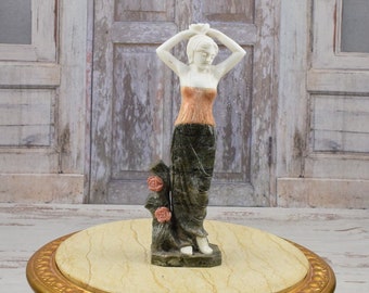 Escultura de mujer de mármol: pedestal Art Déco de la mitología griega