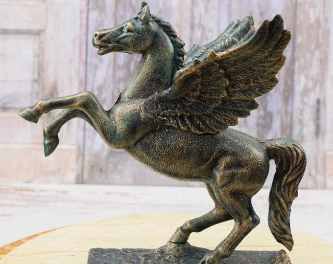 Cast Iron Pegasus Statue - Elegant Horse Sculpture - Premium Gift - Home and Decor Figurie - Unique Gift