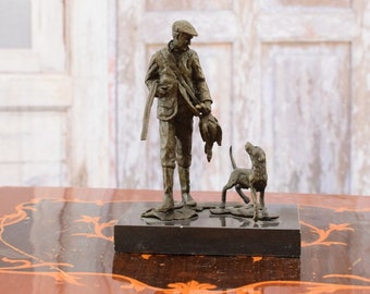 Chasseur avec une arme à feu et un chien - figurine en bronze de chasse - statue en bronze - sculpture en bronze de chasse - décoration intérieure - idée cadeau