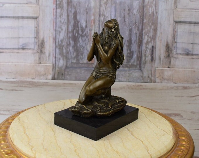 Kneeling Warrior Bronze Statue - Praying Woman on Marble Base -  Vintage Gift Idea Sculpture - Gift for Wedding - Home Decor