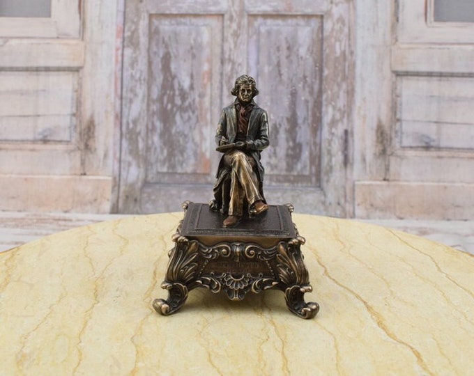 Music Box Figurine - Ludwig van Beethoven - Famous German Pianist Statue - Musician Sculpture for Gift - Elegant Figurine