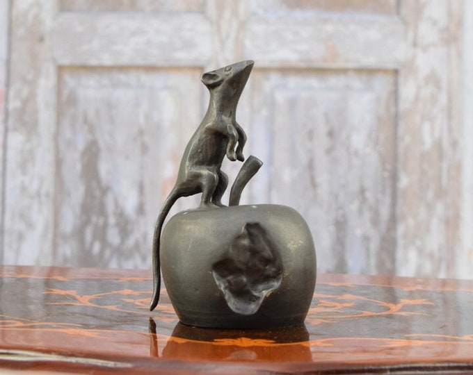 Mouse on Apple Realistic Bronze - Figurine Statue Art Deco Style - Gift Idea Animal - Home Decor -
