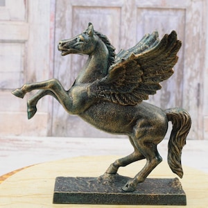 Cast Iron Pegasus Statue - Elegant Horse Sculpture - Premium Gift - Home and Decor Figurie - Unique Gift