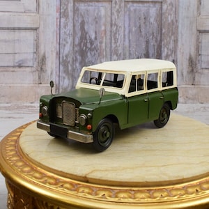 Incroyable maquette en métal de voiture verte - Incroyable voiture ancienne emblématique - Modèle réduit de jouet en métal - Idée cadeau voiture ancienne - Article de collection - Décoration d'intérieur