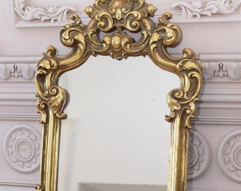 Elegant Goldene Mirror – Ornate Floral Design, Vintage Wall Decor