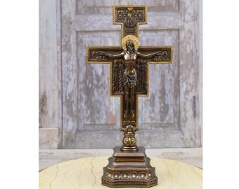 ヴィンテージ木製十字架と金属製イエス像 - カトリックの宗教的室内