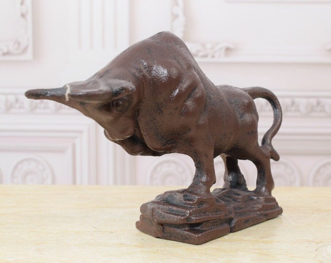 Large Bull Wall Street - Cast Iron Bull Sculpture - New York Statue Bull on Pedestal - Vintage Statue - Business Statue - Gift for Boss