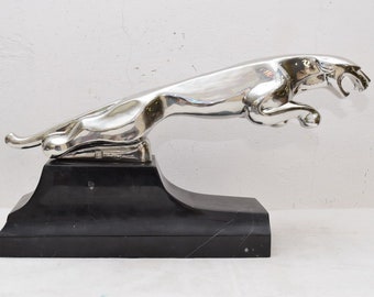 Grote zilveren bronzen springende jaguar - Realistisch bronzen beeld - Tijgersculptuur op marmeren voet - Dierlijk cadeau-idee - Gepersonaliseerde geschenken