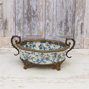 Jugendstil Porzellanschale: Blaue Platte mit Bronze-Verzierungen