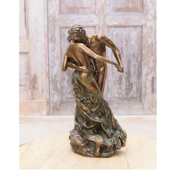 Frau und Mann – verliebtes Paar – Umarmungstanz – Liebespaar – exklusives Geschenk zur Hochzeit – handgefertigte Statue
