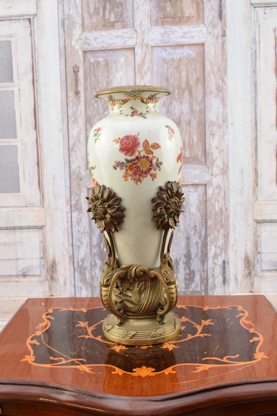 Luxury Porcelain Flower Pot With Bronze Ornaments Vase on Bronze