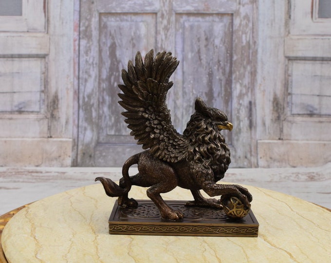 Handcrafted Mythical Lion Griffin with Eagle Head - Statue Lion with Wings - Art Work Sculpture - Home Decoration - Handmade Gift