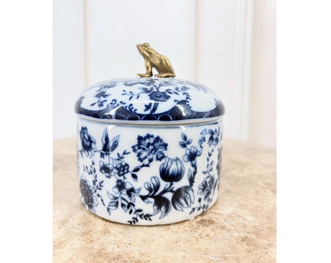 Blue Porcelain Casket with Bronze Frog Finial – Richly Decorated Floral Ornaments