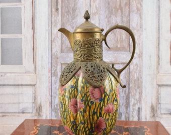 Incroyable carafe en porcelaine avec ornements en bronze - Carafe florale - Bouteille Art Nouveau - porcelaine vintage - Décor de cuisine - Idée cadeau élégante