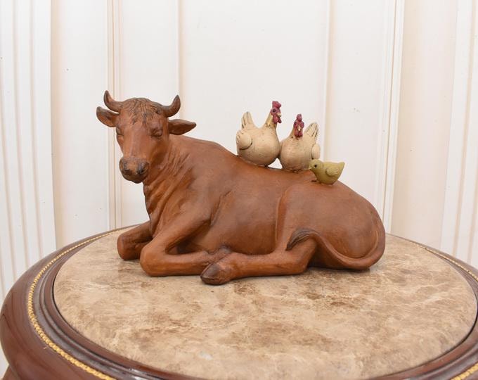 Funny Garden Statue – Sitting Cow with Chickens on Back, Whimsical Farm Animal Figurine, Rustic Outdoor Yard Decor Gift