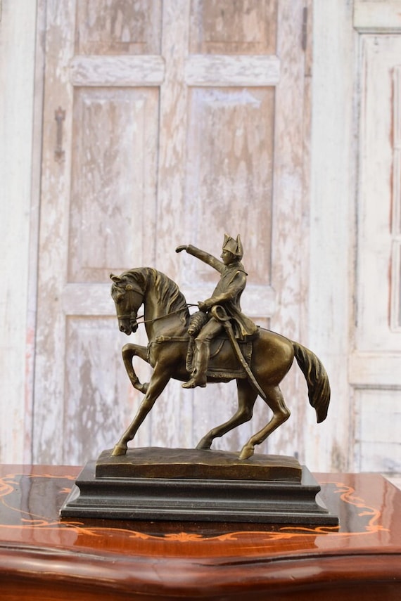 ナポレオン・ボナパルト像：馬に乗ったフランス皇帝、歴史的装飾