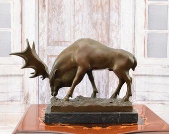 Moose Hunter Figurine - Bronze Statue of a Majestic Moose - Ideal Gift for Avid Hunters - Animal Vintage Sculpture - Unique Collector's Item