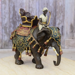 Sculpture d&#39;éléphant en bronze peint - Décor oriental, cavalier arabe