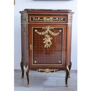 French Empire Style Chest of Drawers – Marble Top – Inlaid Wood & Brass – Porcelain Plaques – Antique Cabinet Elegance
