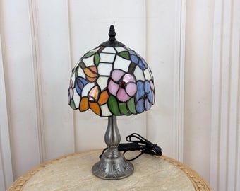 Beautiful Tiffany Style Stained Glass Table Lamp - Colorful Floral Design