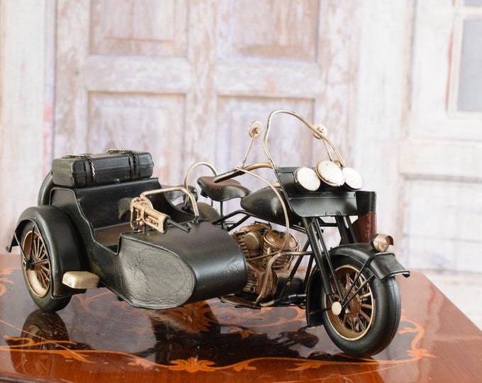 Vintage Metal Motorbike with Sidecar – Old School Motorcycle Model, Collector Toy, Home Decor