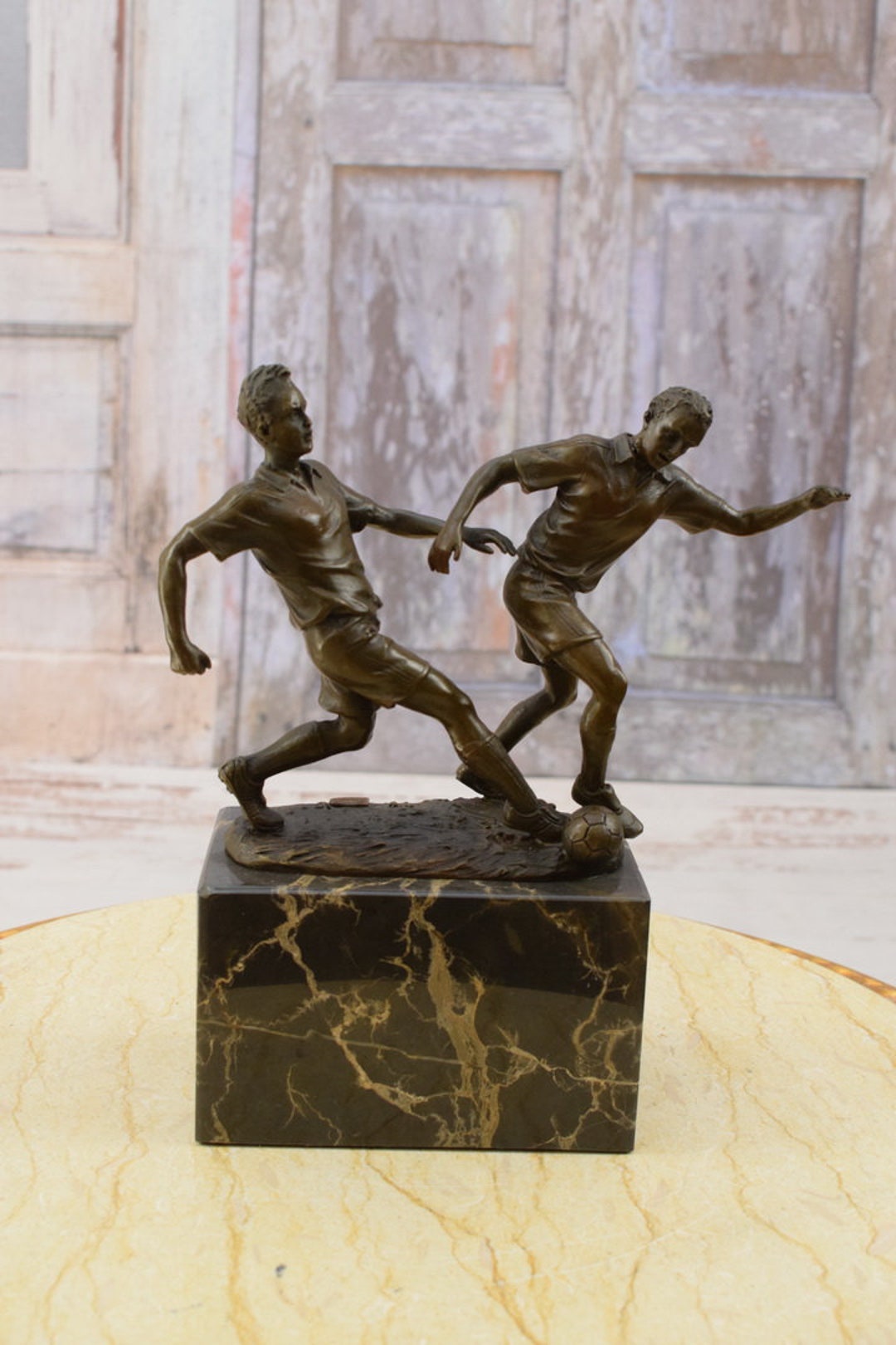 2人のサッカー選手のブロンズ彫刻 - フランスのサッカーの置物 - Etsy 日本