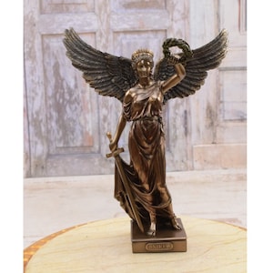 ブロンズ仕上げの女神ニケ像 - 月桂冠、ギリシャ神話の装飾 - Etsy 日本