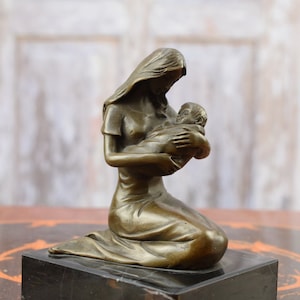 Matka z dzieckiem Brązowa statua na marmurowej podstawie - Pomysł na prezent na baby shower - Wystrój domu i biura - Rzeźba vintage - Dzieło sztuki z brązu