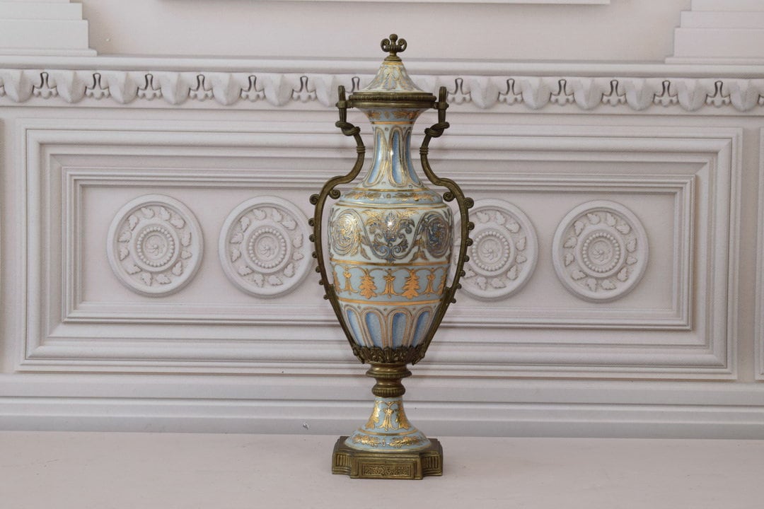 アンティーク コバルト磁器花瓶: アールヌーボー様式のブロンズ壺 (高