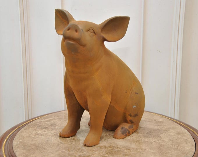 Cast Iron Funny Pig – Rustic Figurine for Home or Garden – Vintage Animal Sculpture – Farmhouse Decor – Gift Idea for Farmers or Collectors