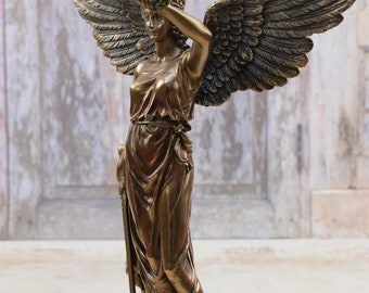 ブロンズ仕上げの女神ニケ像 - 月桂冠、ギリシャ神話の装飾 - Etsy 日本