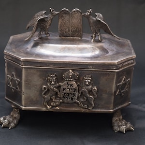 Azucarero judío de plata - caja de azúcar judaica de lujo - plata antigua rusa - obra de arte antigua - dos águilas plateadas y torá