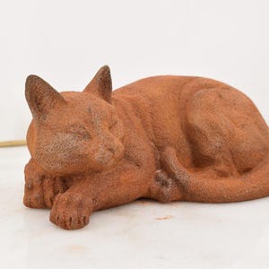 Amazing Cast Iron Lying Cat Sculpture – Vintage Antique Style Animal Figurine – Unique Home Decor & Gift for Cat Lovers